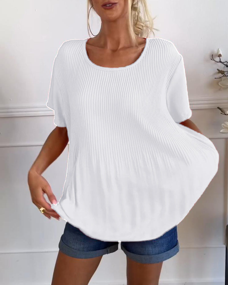 Ensfarget plissert bluse med rund hals