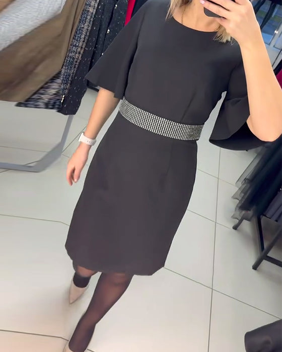 Kjole Rund Hals Utsvingt Halv Erme Midje