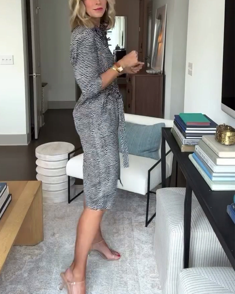 Printet kjole med jakkeslag og knapper