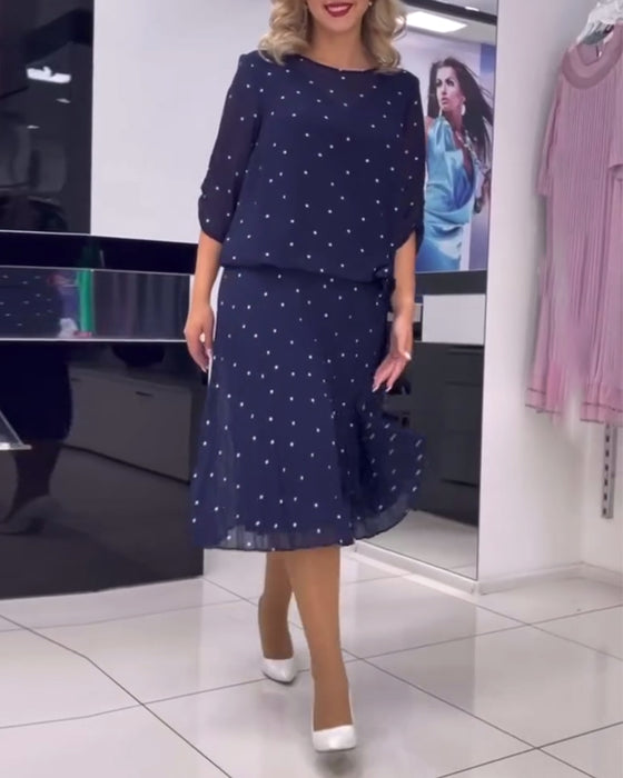 Fritidskjole med rund hals med prikker