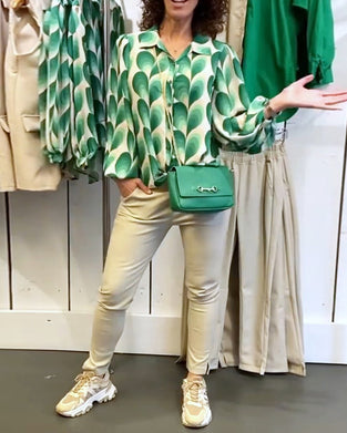 Bluse med revers og trykk