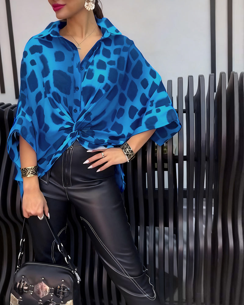 Temperamentbluse med leopardmønster i jakkeslag