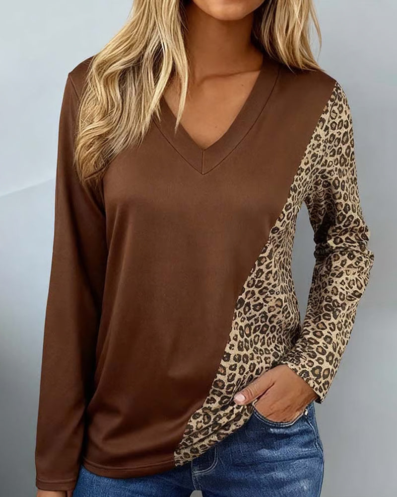 T-Shirt Med Personlig Stil, V-Hals, Leopardmønster Och Patchworkdesign