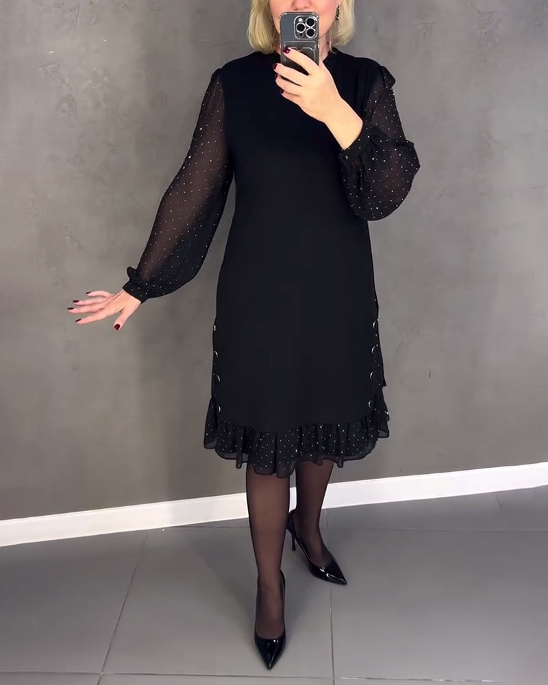 Langermet elegant kjole med prikker
