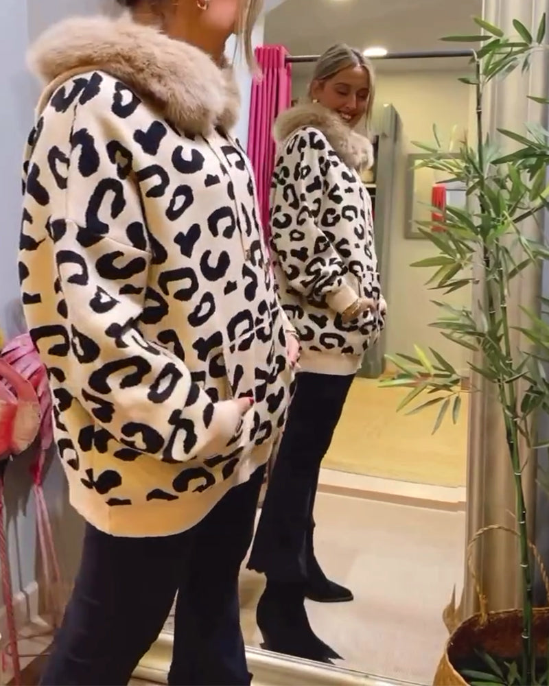 Elegant hettegenser med leopardmønster og lange ermer