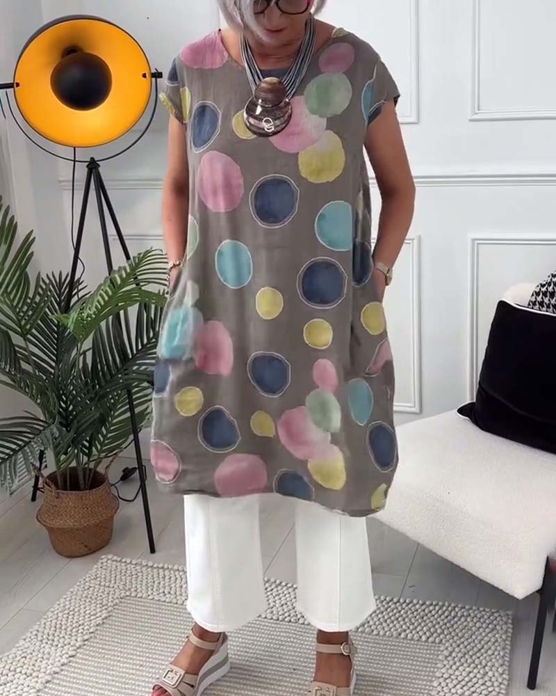 Fargerik bluse med prikker