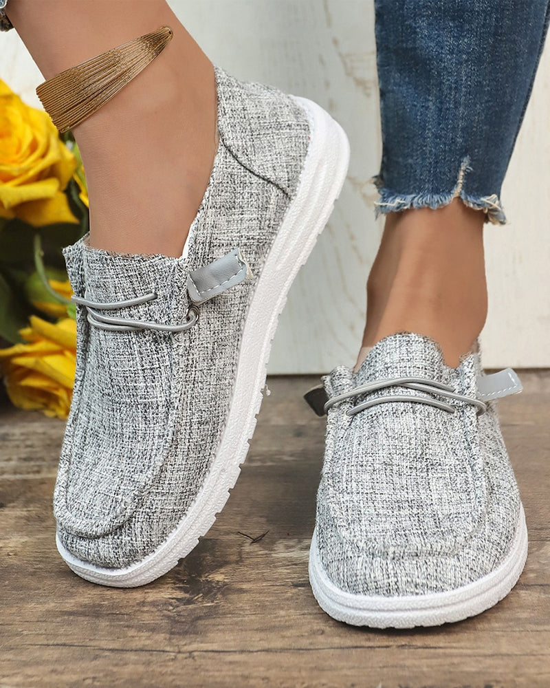 Uformelle slip-on-leiligheter med solid farge