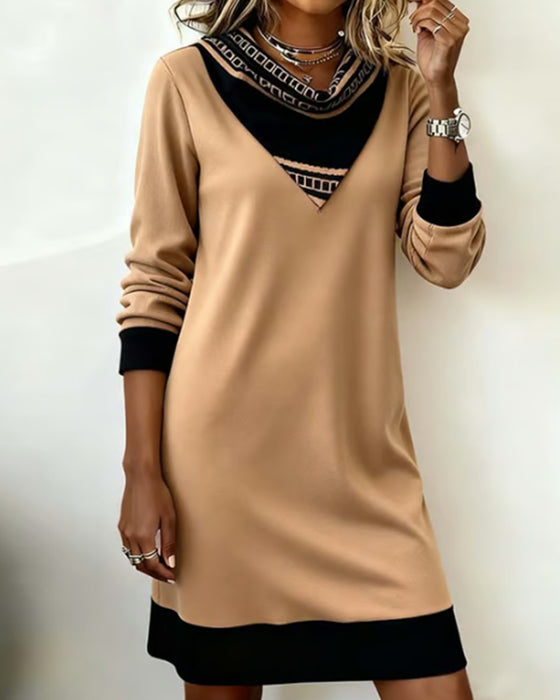 Kjole Med Halsringet Design, Fargeblokkdetalj Och Patchworkkunst