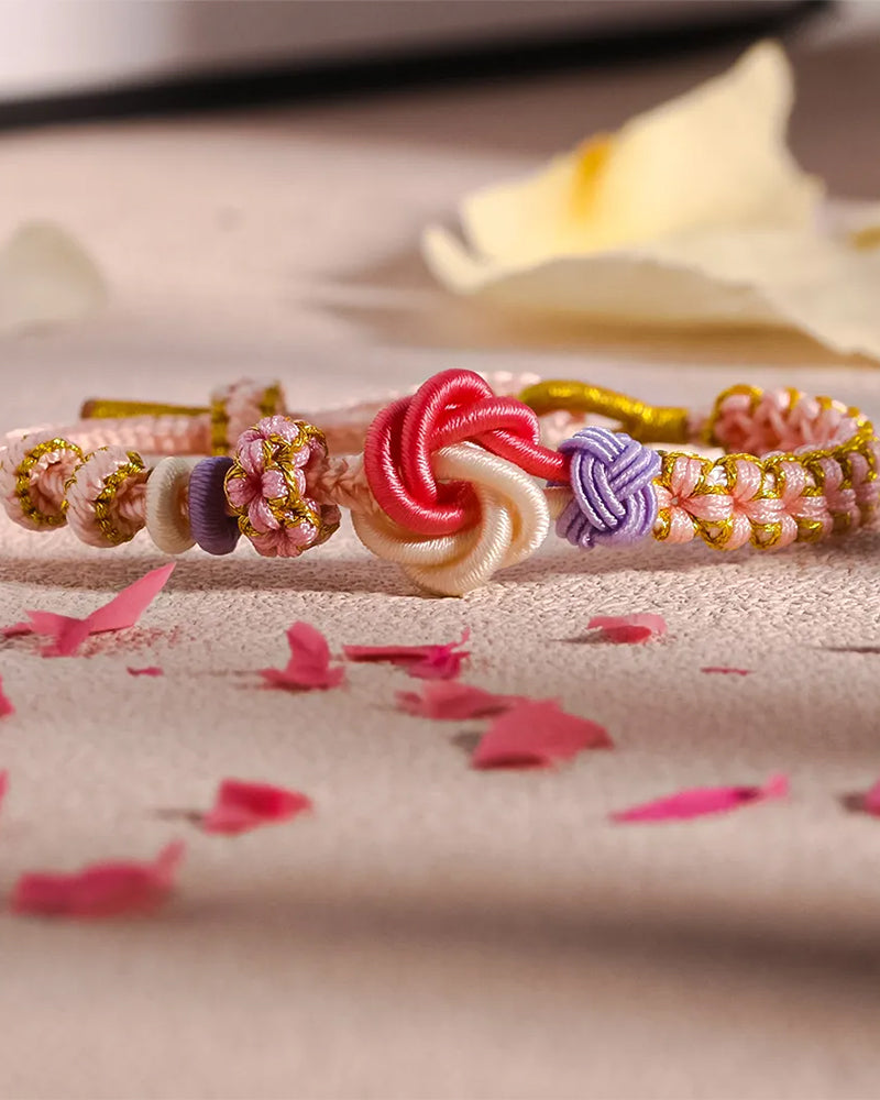 Armbånd med knute av ferskenblomster