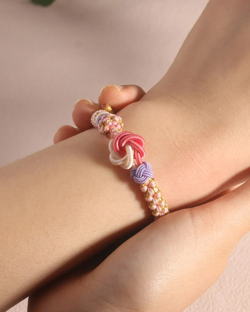 Armbånd med knute av ferskenblomster