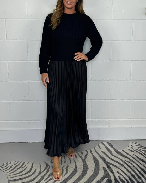 Uformell plissert kjole med patchwork i kontrastfarger