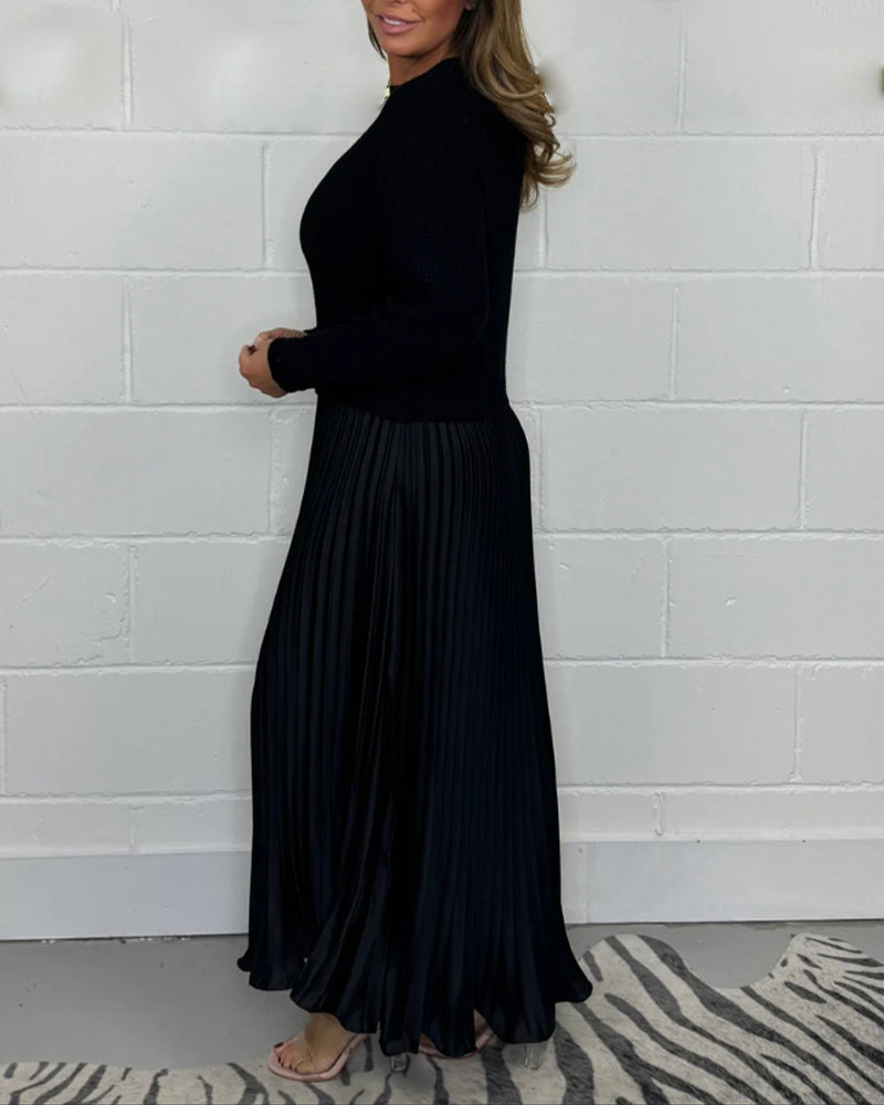 Uformell plissert kjole med patchwork i kontrastfarger