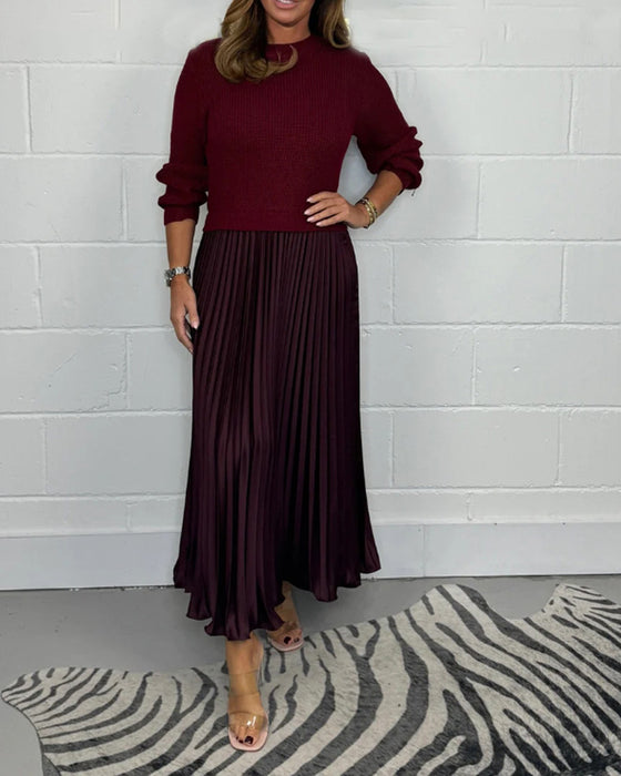 Uformell plissert kjole med patchwork i kontrastfarger