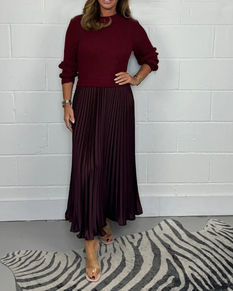 Uformell plissert kjole med patchwork i kontrastfarger