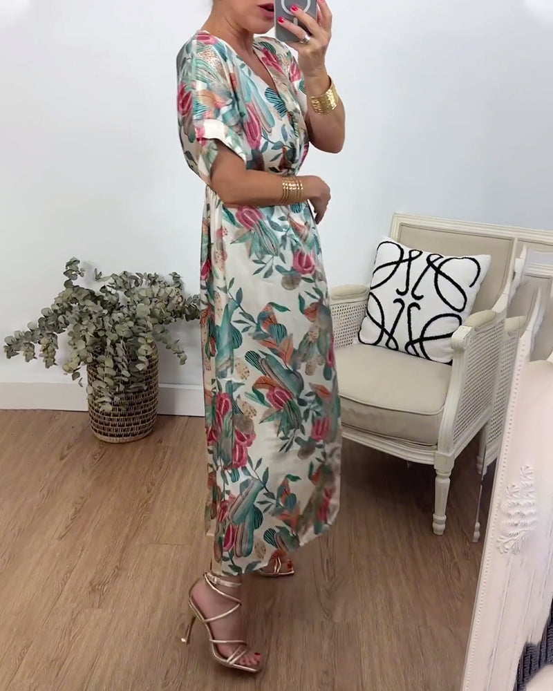 Elegant kjole med v-hals med botanisk trykk