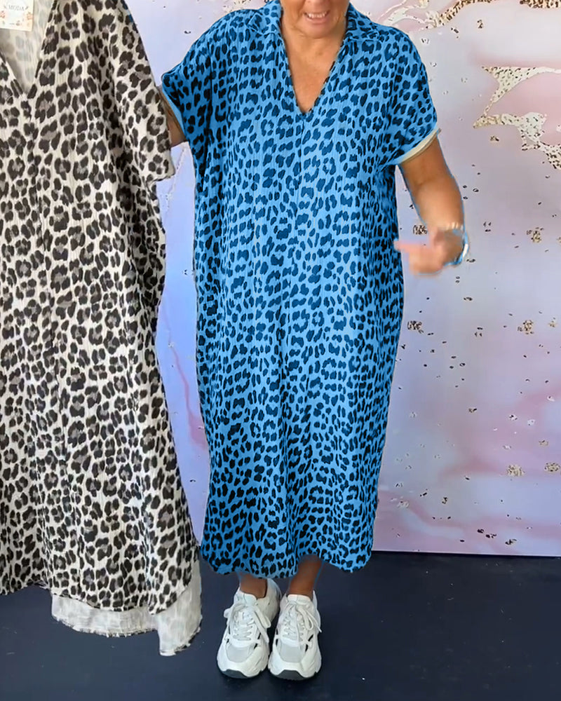 V-hals kortermet kjole i leopardmønster