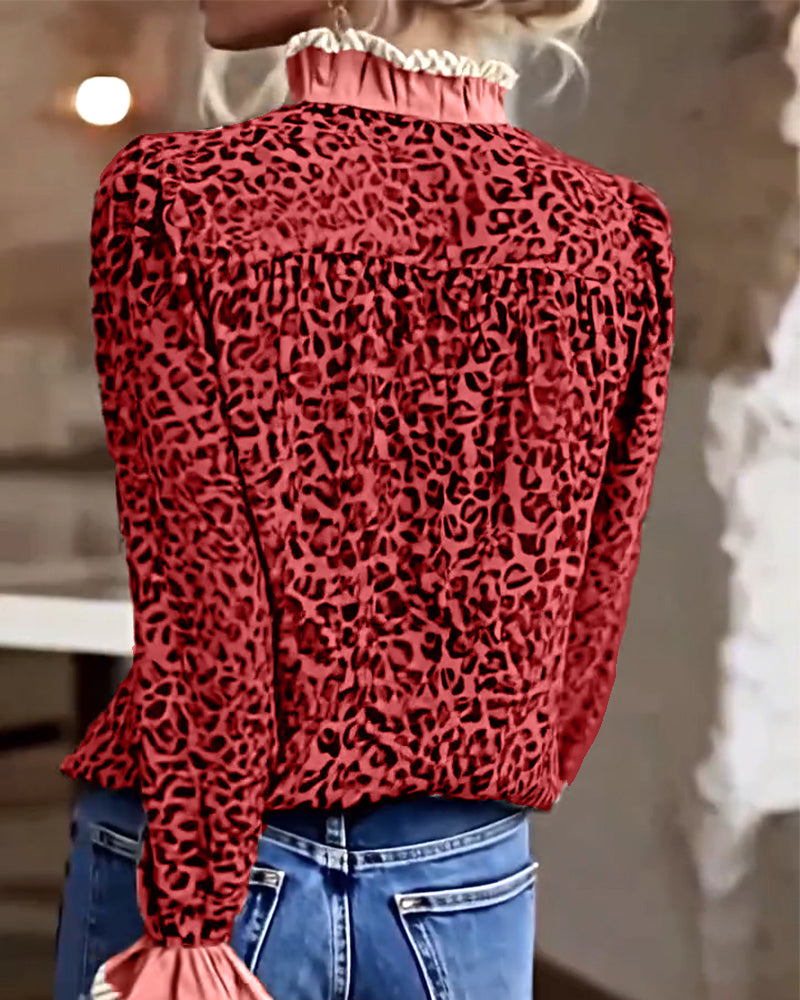 Bluse med avslappet leopardprint og lange ermer