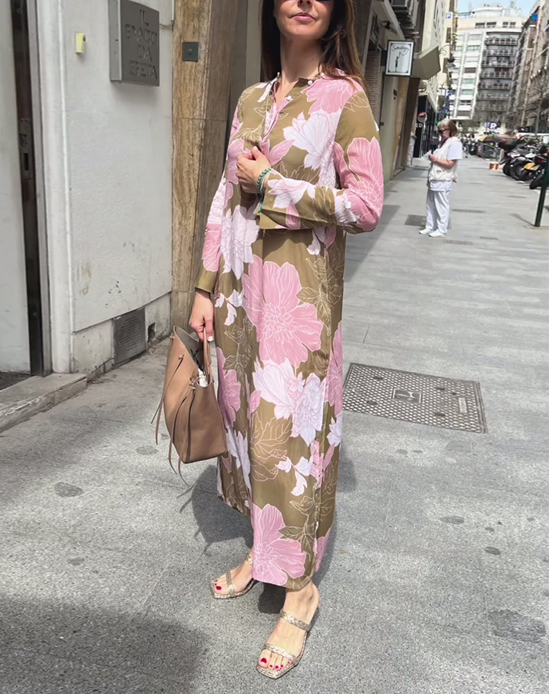 Uformell maxi-kjole med slits med blomstertrykk og lange ermer