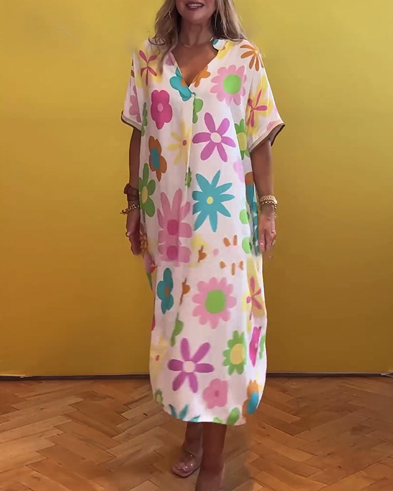 Løs V-hals kjole med blomstertrykk
