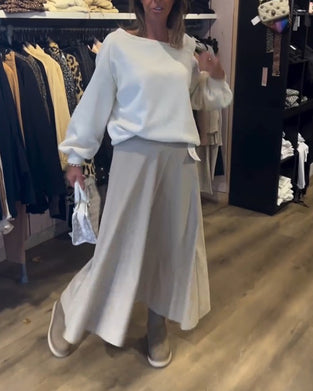 Enkel genser med kalde skuldre