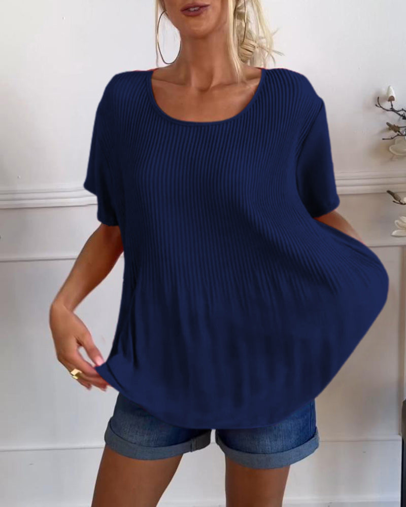 Ensfarget plissert bluse med rund hals