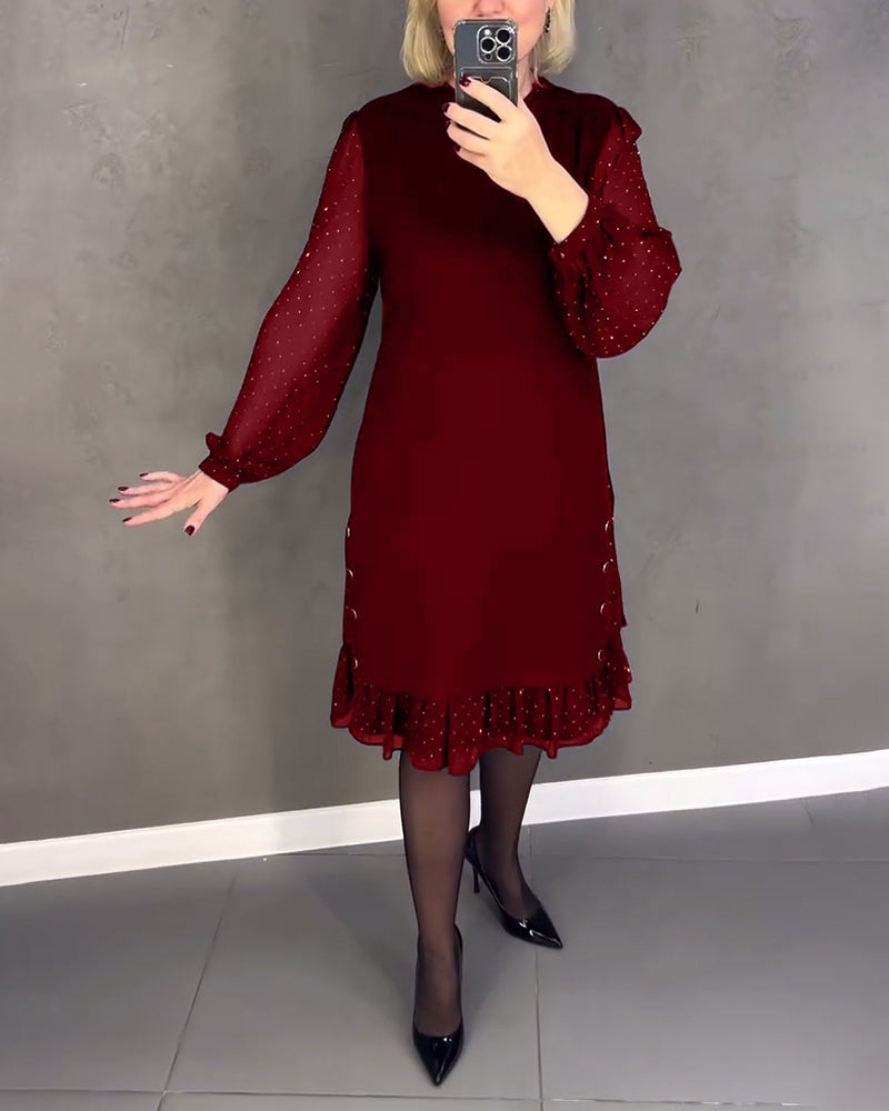Langermet elegant kjole med prikker