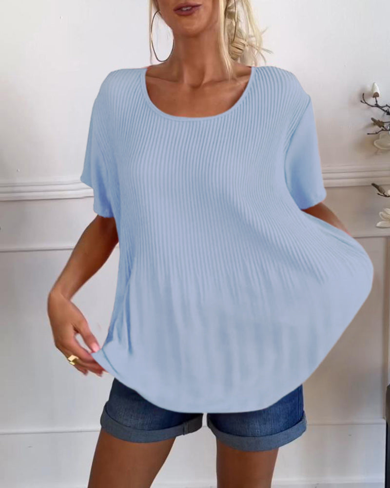 Ensfarget plissert bluse med rund hals
