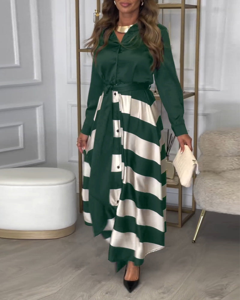 Elegant kjole med striper og jakkeslag