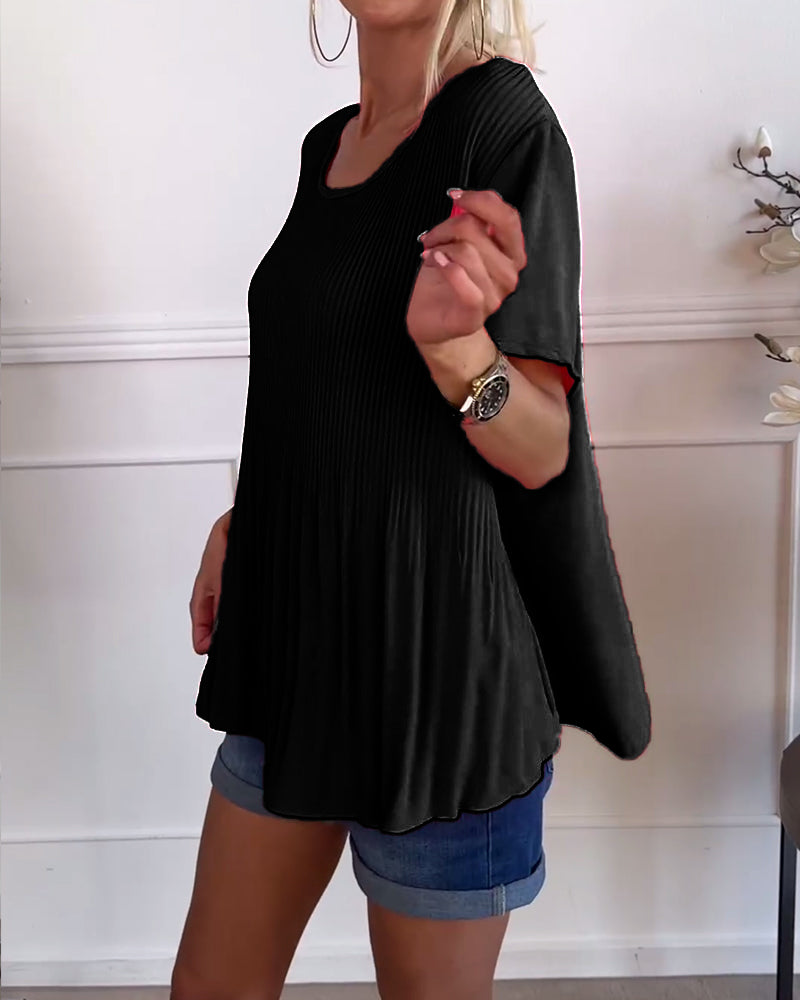 Ensfarget plissert bluse med rund hals