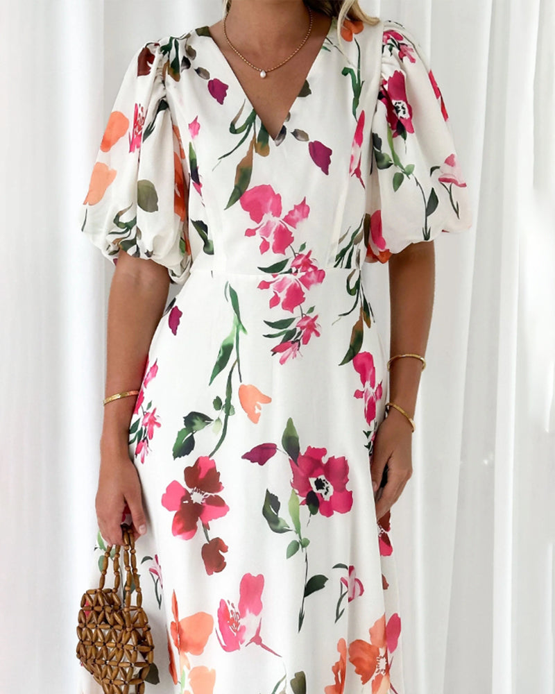 Elegant kjole med puffermer og blomsterprint