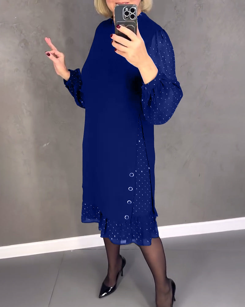Langermet elegant kjole med prikker