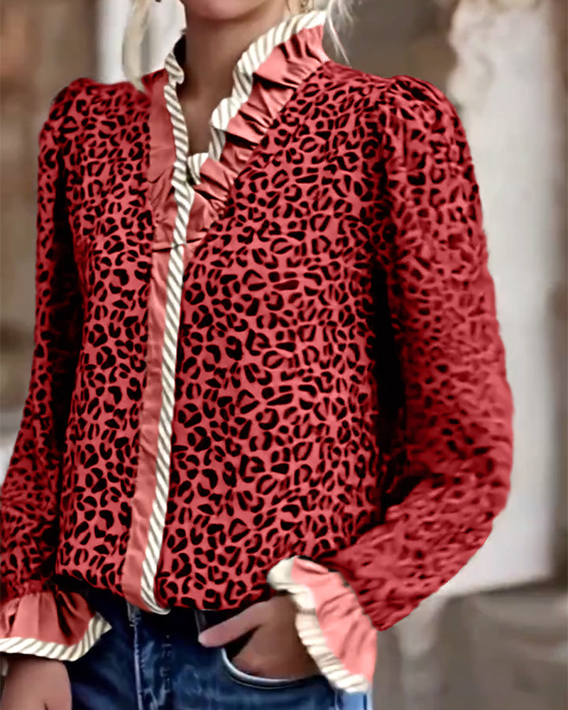 Bluse med avslappet leopardprint og lange ermer
