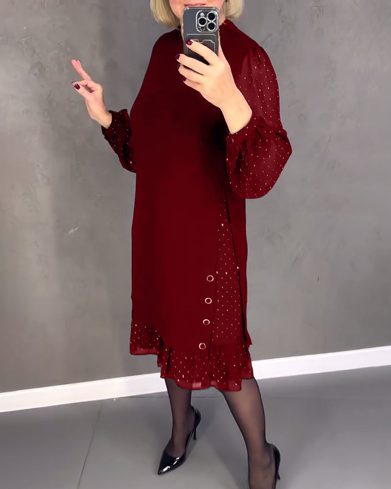 Langermet elegant kjole med prikker