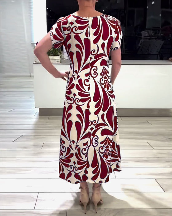 Elegant kortermet kjole med kontrasttrykk