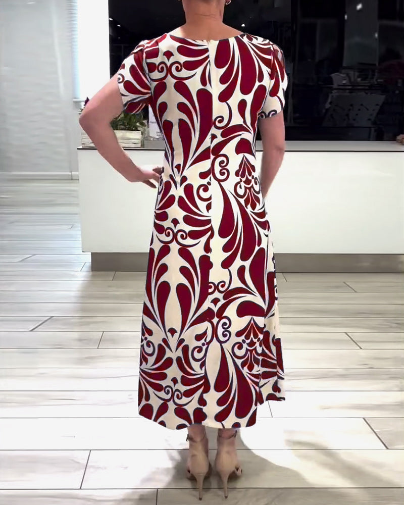 Elegant kortermet kjole med kontrasttrykk