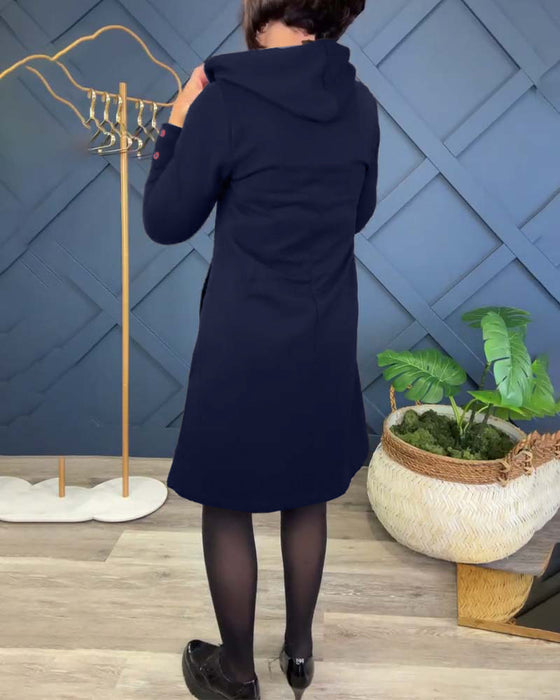 Uformell kjole med hette og hette med sirkeltrykk