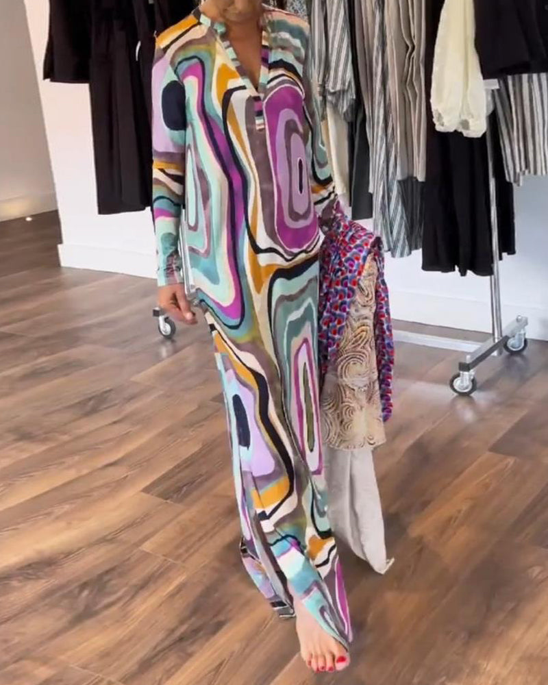 Langsøm kjole med dyp V-trykt