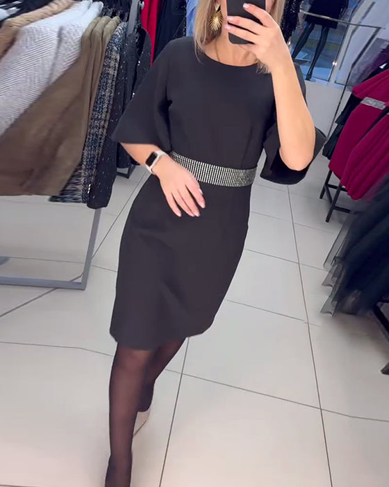 Kjole Rund Hals Utsvingt Halv Erme Midje