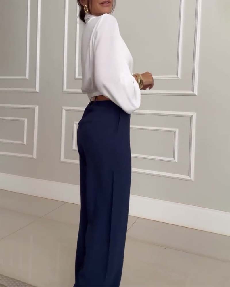 Uformell lomme i ensfarget bukse