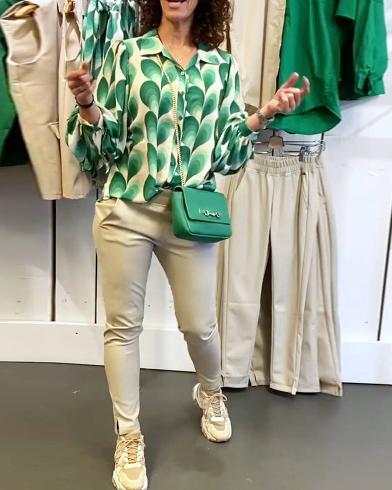 Bluse med revers og trykk