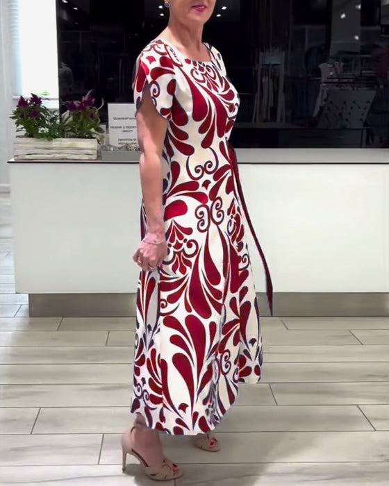 Elegant kortermet kjole med kontrasttrykk