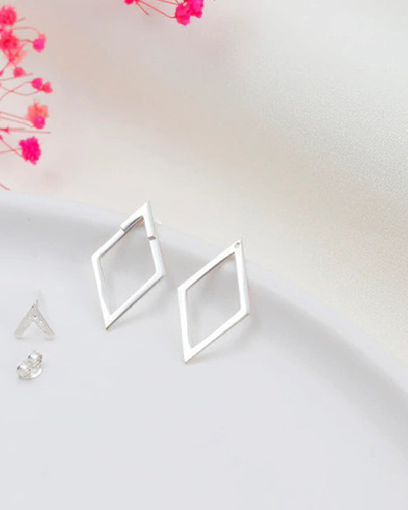 Enkle diamantformede elegante øredobber