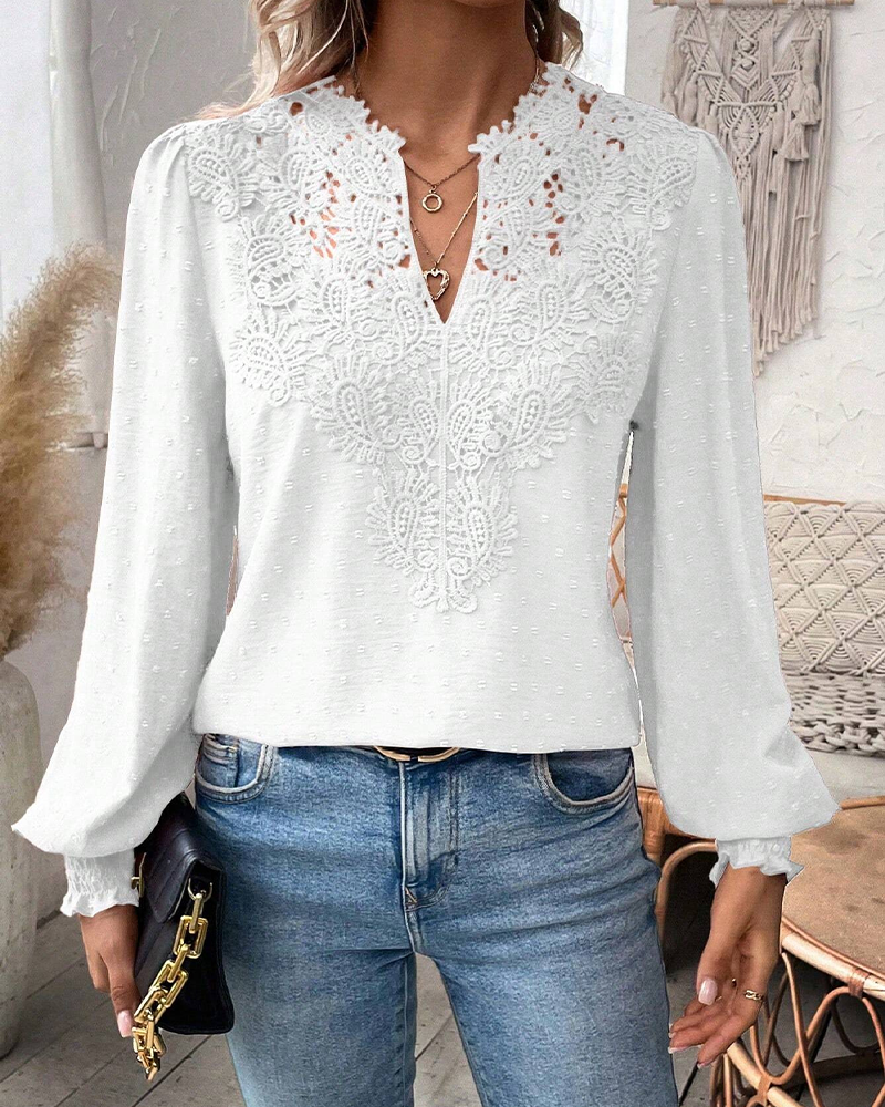 Jacquardbluse Med V-Hals Og Blonde