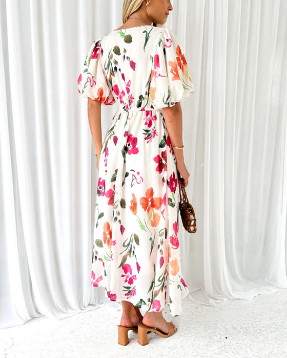 Elegant kjole med puffermer og blomsterprint