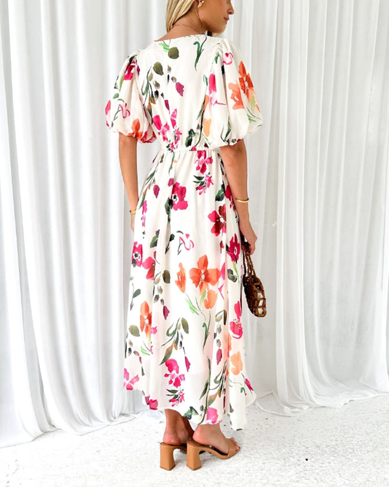 Elegant kjole med puffermer og blomsterprint