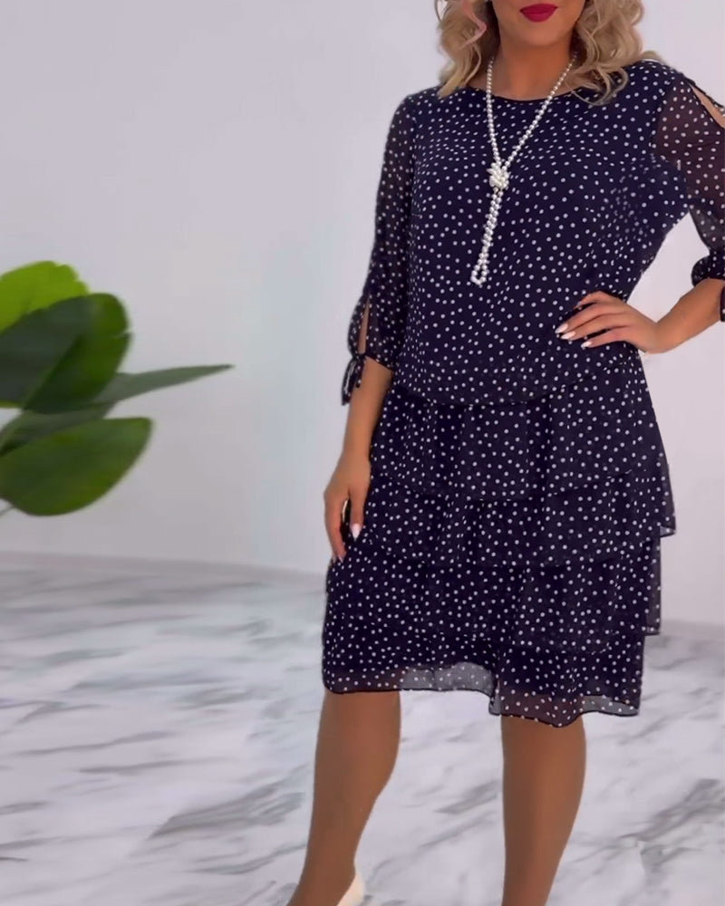 Elegant kjole i lag med polka-prikker