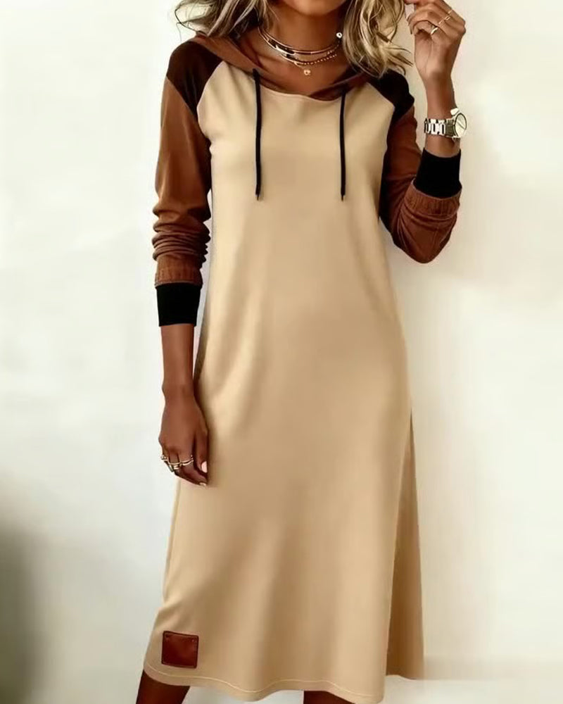 Stilfull Kjole Med Hette Og Kontrastfarger