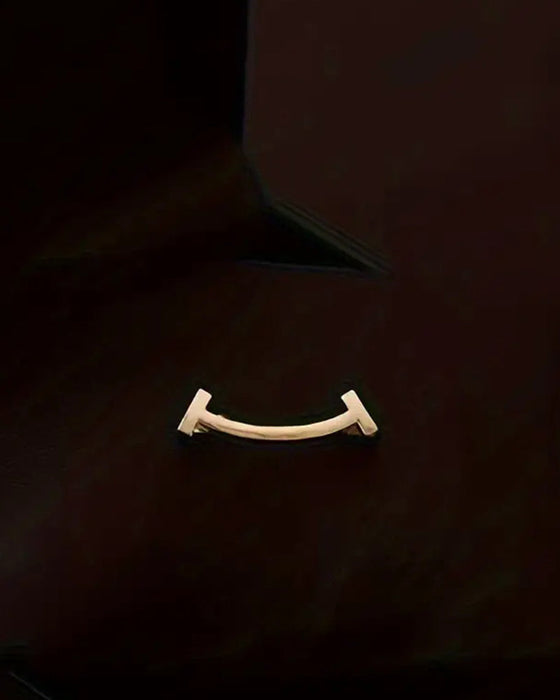 Søt smilefjesbrosje