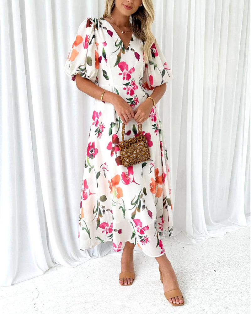 Elegant kjole med puffermer og blomsterprint