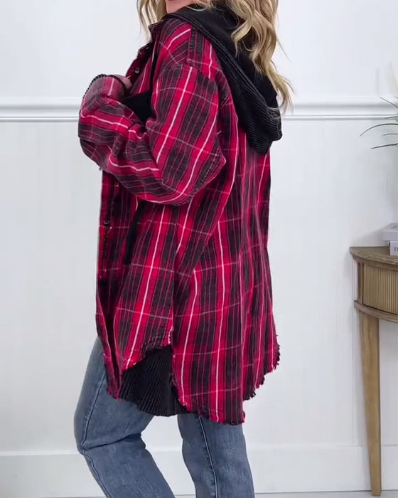 Jakke med fasjonabel hette og rutete